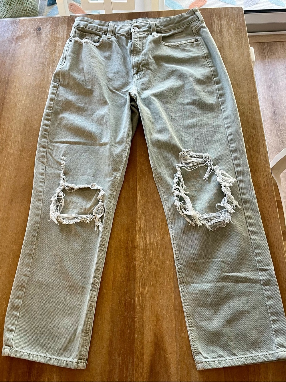 American Eagle Green Distressed Straight Leg Jeans Women’s Size 10R